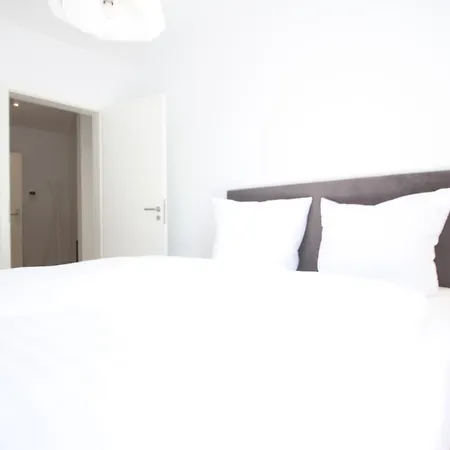 Strom Acht - Modern Frisch Inkl Stellplatz, Balkon - 200m Zum Alten Strom Ρόστοκ