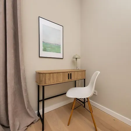 Strom Acht - Modern Frisch Inkl Stellplatz, Balkon - 200m Zum Alten Strom *