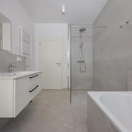 Апартаменты Strom Acht - Modern Frisch Inkl Stellplatz, Balkon - 200m Zum Alten Strom *